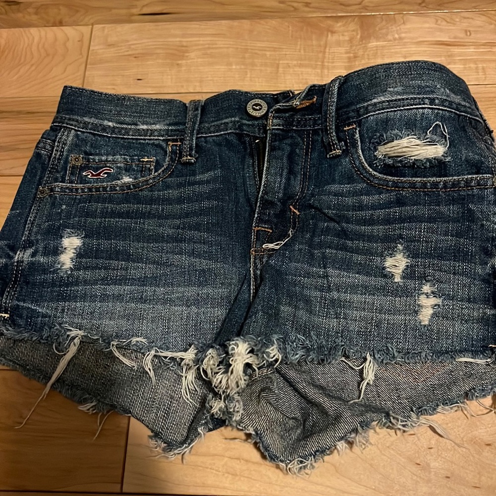 Size 1 Hollister Jean shorts. Great condition.